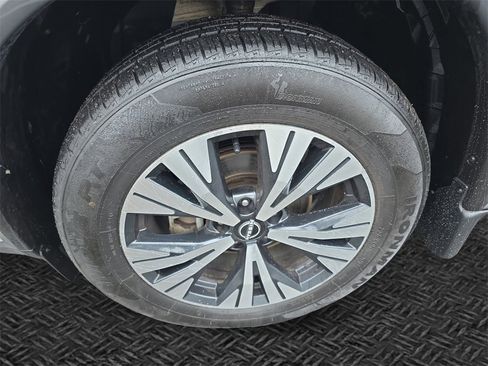 Used 2023 Nissan Rogue SV image 11