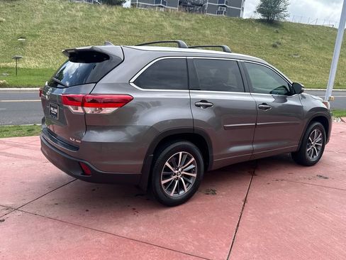 Used 2017 Toyota Highlander XLE AWD/4WD image 9