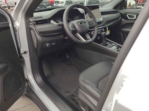 New 2026 Jeep Compass Latitude image 10