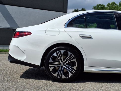 Used 2025 Mercedes-Benz E 350 Sedan image 7