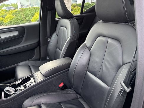 Certified 2023 Volvo XC40 B5 Ultimate w/ Protection Package Premier AWD/4WD image 19