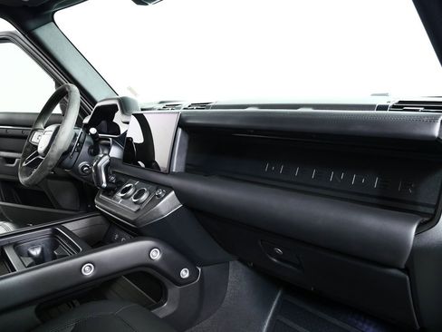 Used 2023 Land Rover Defender 110 V8 image 25