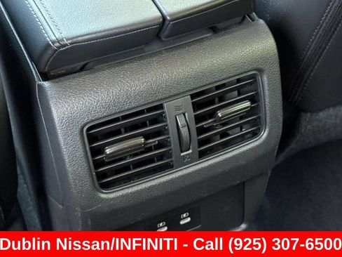 Used 2024 Nissan Rogue SL AWD/4WD image 44