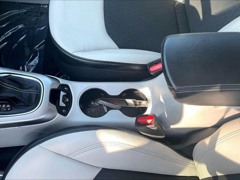 Used 2018 Jeep Compass Latitude w/ Popular Equipment Group AWD/4WD image 9