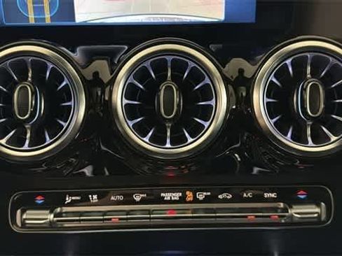 Used 2025 Mercedes-Benz GLA 250 4MATIC image 83