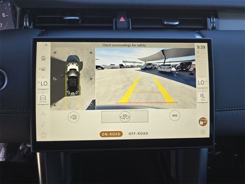 Certified 2025 Land Rover Discovery Sport Dynamic SE image 23