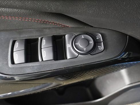 Used 2025 Chevrolet Trax RS w/ Driver Confidence Package FWD image 35
