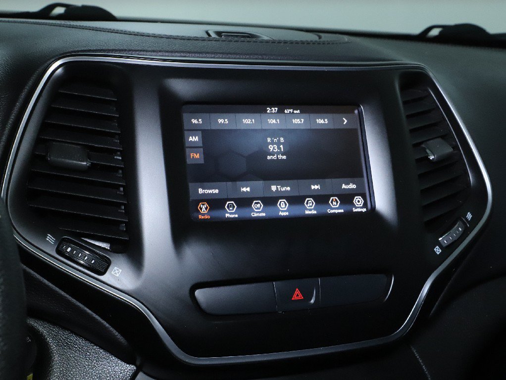 Used 2019 Jeep Cherokee Latitude w/ Popular Appearance Group AWD/4WD image 24
