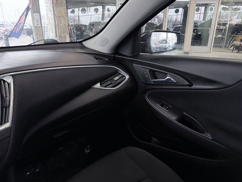 Used 2017 Chevrolet Malibu LT image 43