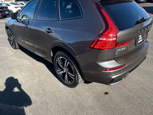 Used 2022 Volvo XC60 B5 R-Design AWD/4WD image 7