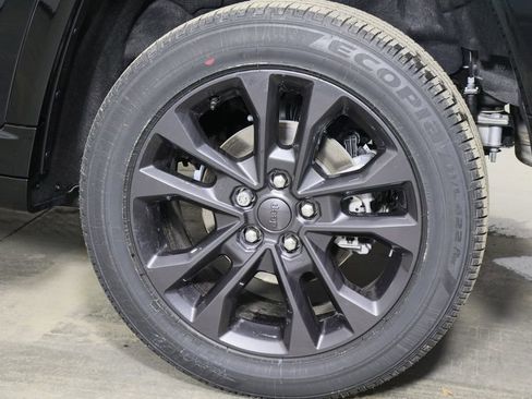 New 2026 Jeep Grand Cherokee Limited AWD/4WD image 40