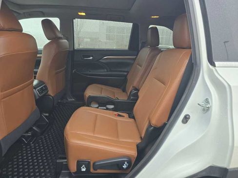 Used 2018 Toyota Highlander Limited image 16