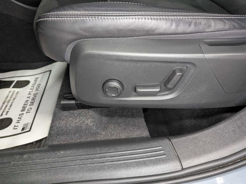 Used 2021 Volvo XC40 T5 R-Design w/ Advanced Package image 38