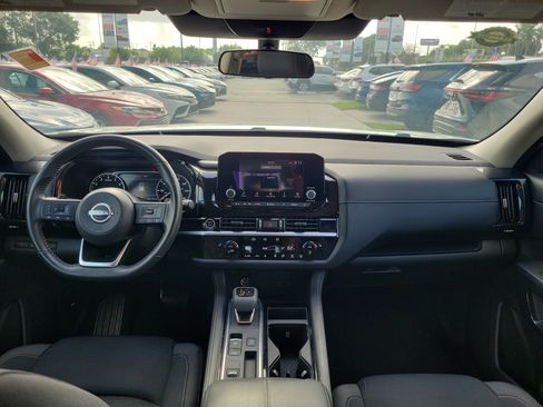 Used 2024 Nissan Pathfinder SV w/ Lighting Package (N92) FWD image 15