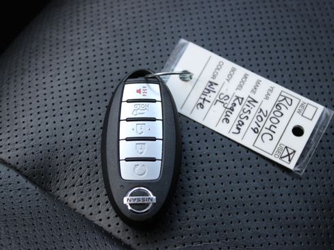 Used 2019 Nissan Rogue SL w/ Premium Package image 38