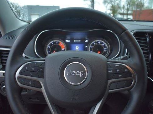 Used 2019 Jeep Cherokee Limited w/ Luxury Group AWD/4WD image 38