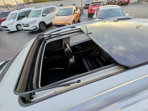 Used 2022 GMC Terrain SLT w/ Infotainment Package II image 28