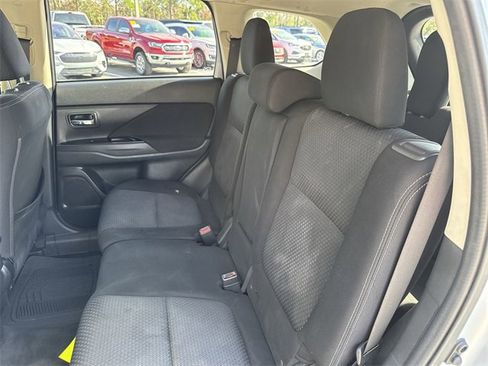 Used 2017 Mitsubishi Outlander SEL image 18