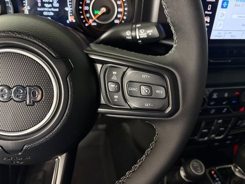 Used 2025 Jeep Gladiator Sport AWD/4WD image 20