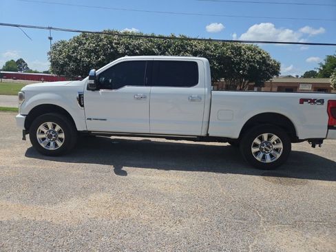 Used 2022 Ford F250 Platinum w/ FX4 Off-Road Package AWD/4WD image 5