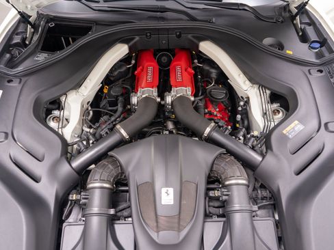 Used 2019 Ferrari Portofino RWD image 12