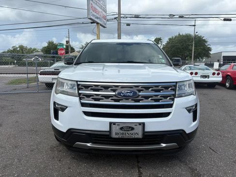 Used 2018 Ford Explorer XLT w/ Equipment Group 201A FWD image 2