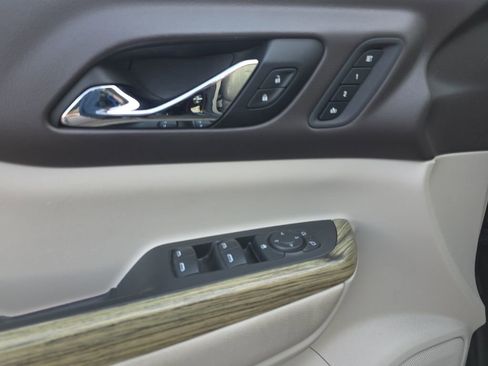 Used 2018 GMC Acadia Denali w/ Technology Package image 11