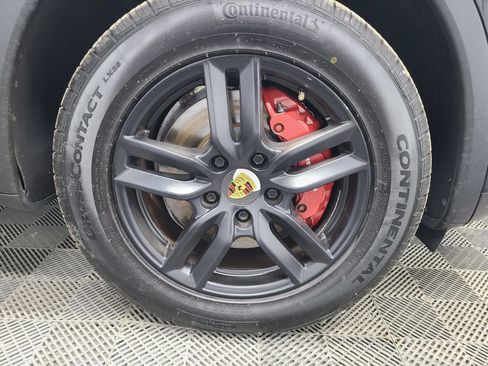 Used 2017 Porsche Cayenne AWD/4WD image 15