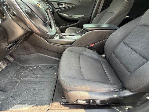 Used 2018 Chevrolet Malibu LT FWD image 12
