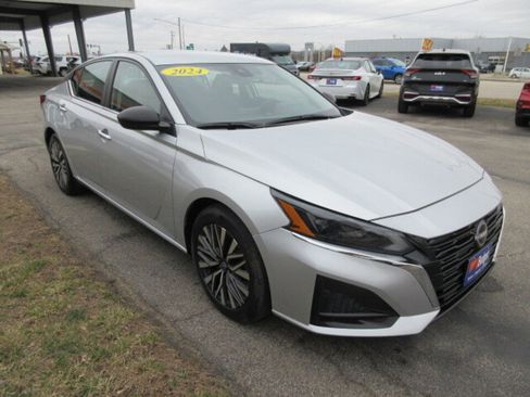 Used 2024 Nissan Altima 2.5 SV image 7