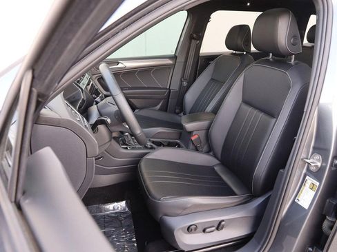 Used 2022 Volkswagen Tiguan SE R-Line image 9