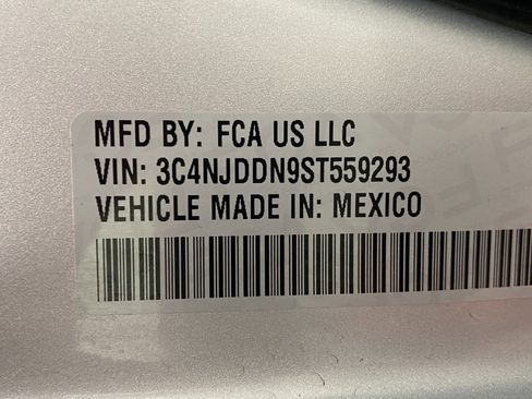 Used 2025 Jeep Compass Trailhawk AWD/4WD image 31