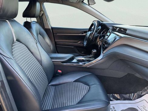Used 2020 Toyota Camry SE FWD image 15