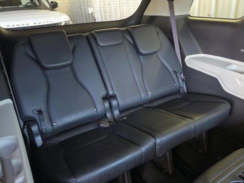 Used 2023 Kia Carnival LX image 11