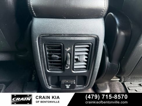 Used 2018 Jeep Grand Cherokee Altitude AWD/4WD image 9