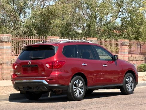 Used 2017 Nissan Pathfinder SL FWD image 10