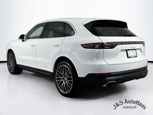 Used 2023 Porsche Cayenne w/ Premium Package AWD/4WD image 5