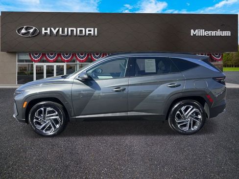 Certified 2025 Hyundai Tucson Limited AWD/4WD image 6