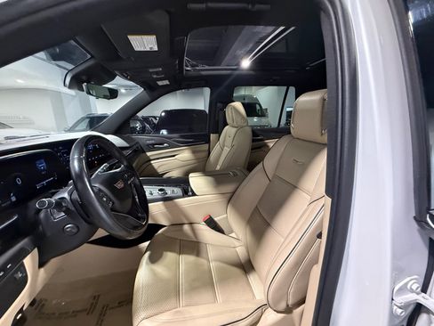 Used 2023 Cadillac Escalade Premium Luxury AWD/4WD image 17