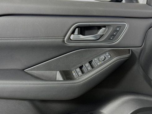 New 2026 Nissan Rogue Platinum AWD/4WD image 16