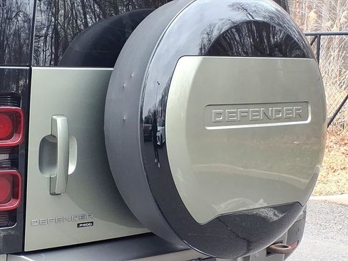 Certified 2023 Land Rover Defender 110 X-Dynamic SE image 19