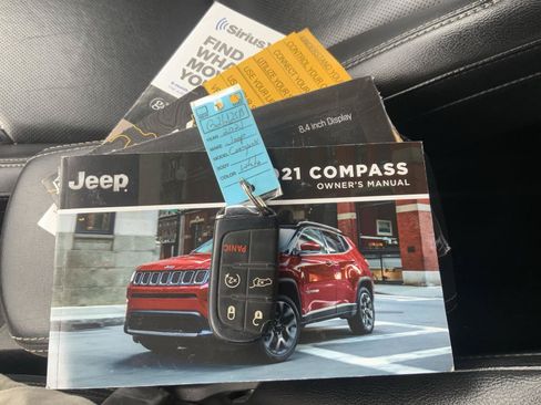Used 2021 Jeep Compass Latitude AWD/4WD image 19