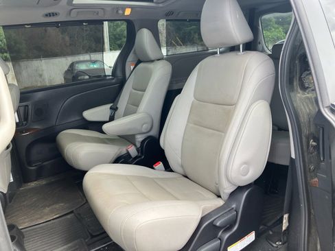 Used 2020 Toyota Sienna Limited Premium AWD/4WD image 31