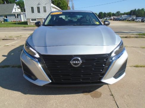 Used 2024 Nissan Altima 2.5 SV FWD image 14