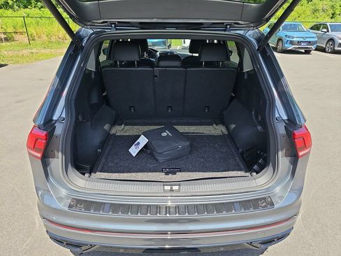 Certified 2024 Volkswagen Tiguan SE R-Line AWD/4WD image 23