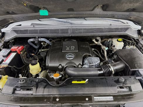 Used 2010 Nissan Titan SE image 27