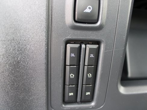 Used 2025 Ford Expedition Active AWD/4WD image 19
