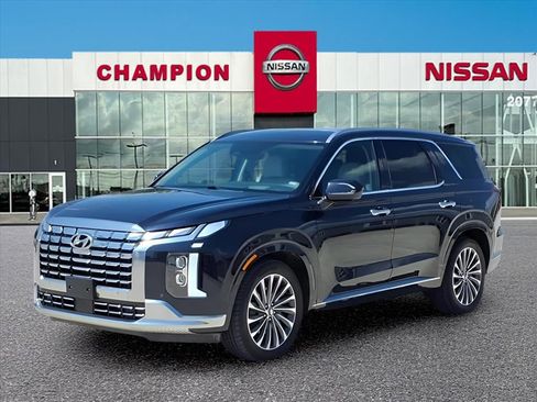 Used 2024 Hyundai Palisade Calligraphy image 3
