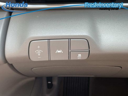 Used 2023 Hyundai Elantra SEL w/ Cargo Package FWD image 22