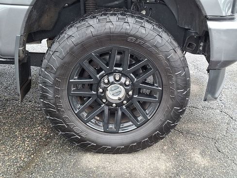 Used 2022 Ford F350 Lariat w/ Black Appearance Package image 11